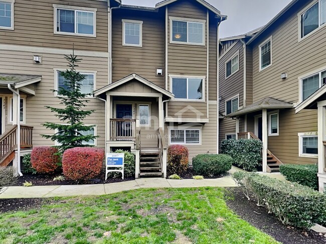 7345 Rainier Dr in Everett, WA - Foto de edificio - Building Photo