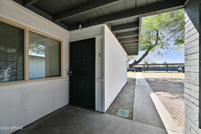 property at 1518 W Colter St