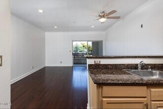 300 N El Molino Ave, Unit 309 in Pasadena, CA - Foto de edificio - Building Photo