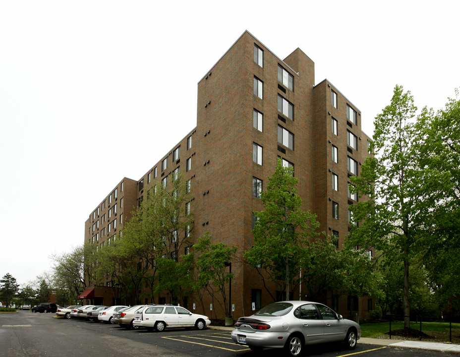 Beachpark Tower Apartments in Avon Lake, OH - Building Photo