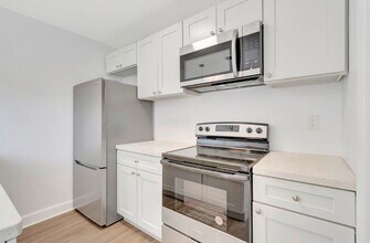 906 E Tiffany Dr in West Palm Beach, FL - Building Photo - Building Photo