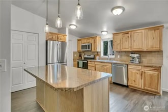 18708 229th Ave E in Orting, WA - Foto de edificio - Building Photo