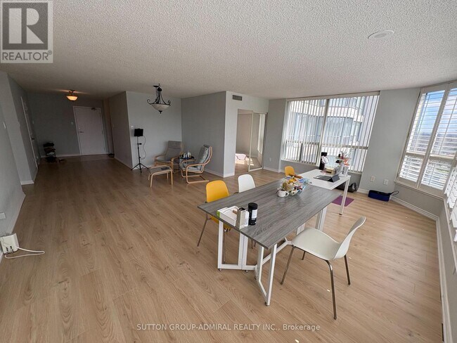 1 Clark Ave W in Vaughan, ON - Building Photo - Building Photo