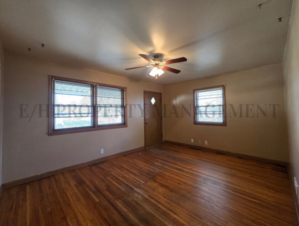 1802 S Chautauqua Ave in Wichita, KS - Building Photo