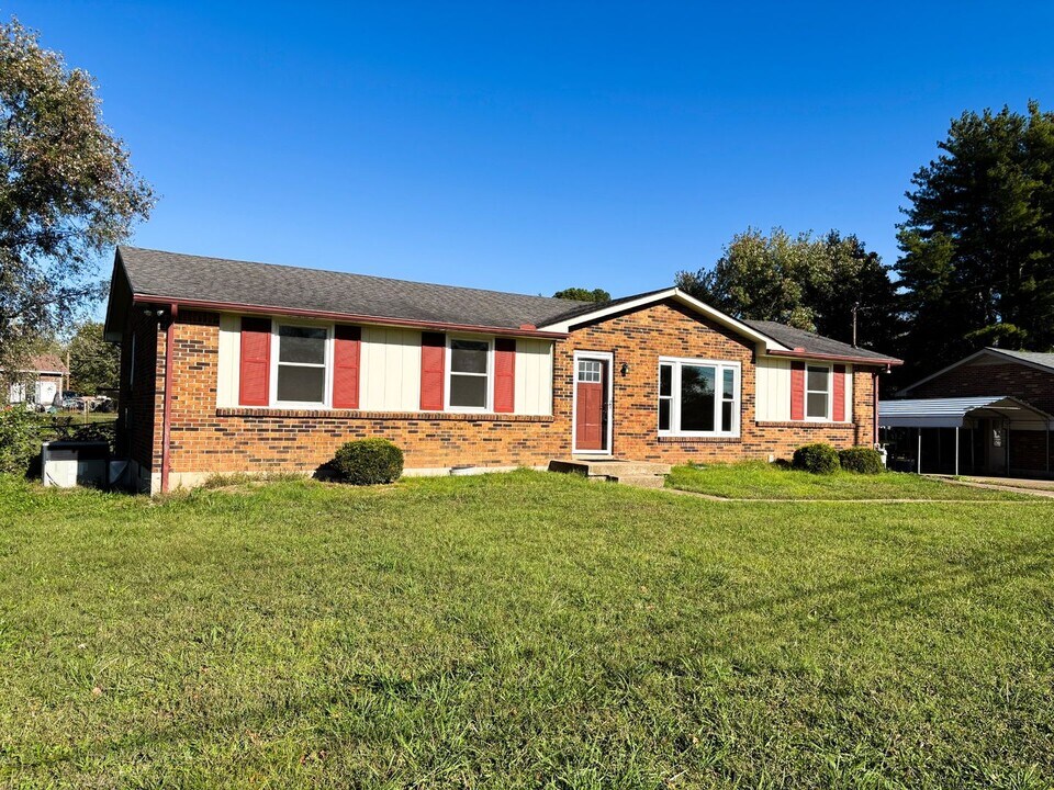 213 Aster Dr in Clarksville, TN - Building Photo