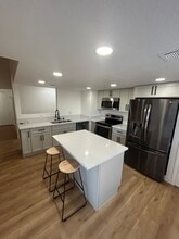 3790 Shirebrook Dr, Unit Newly remodel 2 Bd 2 Bth in Las Vegas, NV - Building Photo - Building Photo