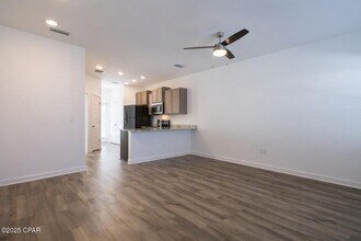 5860 Tyndall Pkwy in Panama City, FL - Building Photo - Building Photo