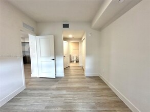 18412 Homestead Ave in Miami, FL - Foto de edificio - Building Photo