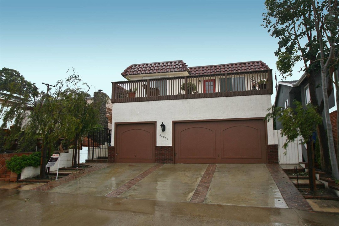 Silver Lanter Duplex in Dana Point, CA - Building Photo