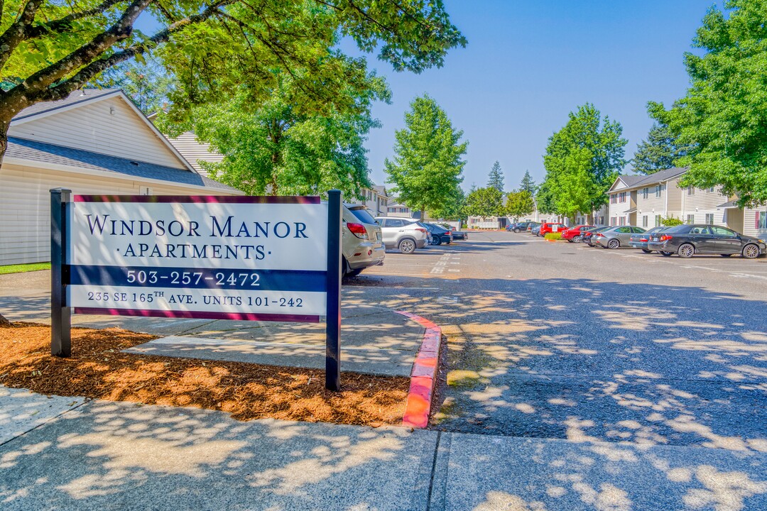 Windsor Manor Apartments in Portland, OR - Building Photo