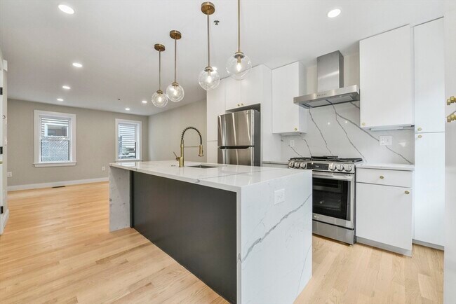 10 Webster Ave, Unit #1