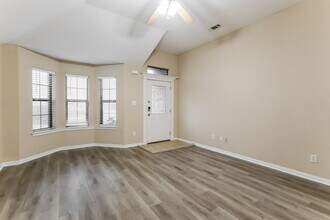 131 Golfview Dr in Montgomery, TX - Foto de edificio - Building Photo