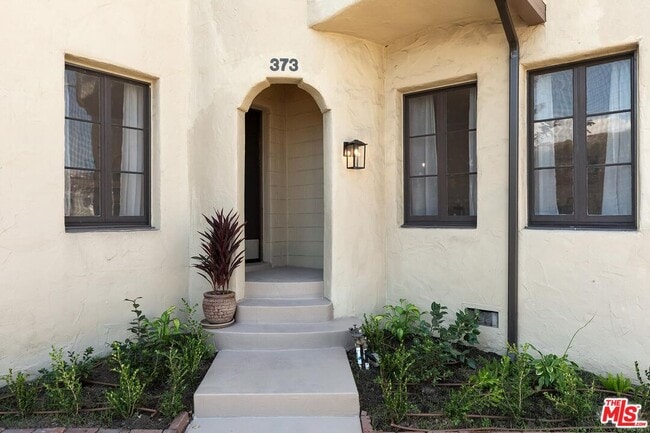 373 S Crescent Heights Blvd in Los Angeles, CA - Building Photo - Building Photo
