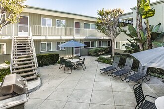 Leeward Apartments in Costa Mesa, CA - Building Photo - Building Photo