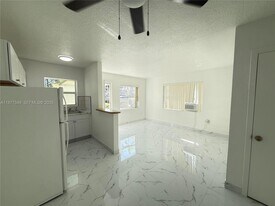 855 W 29th St in Hialeah, FL - Building Photo