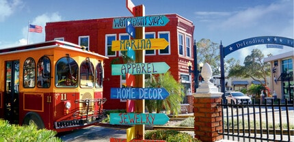 149 New York Ave, Unit A in Dunedin, FL - Foto de edificio - Building Photo