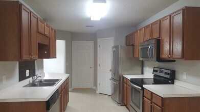182 Cherry Laural Lane in Savannah, GA - Building Photo - Building Photo