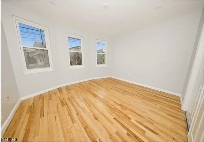 437 Elm St, Unit 3R in Kearny, NJ - Building Photo - Building Photo