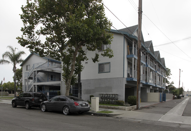 302 E Broadway in Anaheim, CA - Foto de edificio - Building Photo