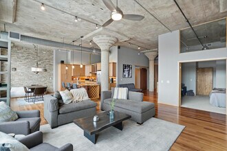 311 E Erie St in Milwaukee, WI - Building Photo - Building Photo