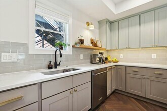 818 Taylor St NW in Washington, DC - Building Photo - Building Photo