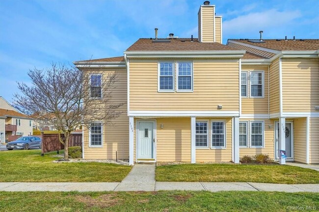 3304 Whispering Hills Dr in Chester, NY - Building Photo - Building Photo