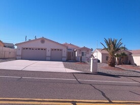3072 El Dorado Ave N in Lake Havasu City, AZ - Building Photo