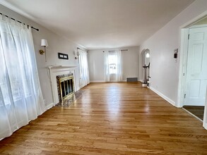 4759 N Sheffield Ave in Whitefish Bay, WI - Building Photo - Building Photo