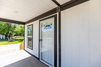 193 Live Oaks St in Medina, TX - Building Photo - Building Photo