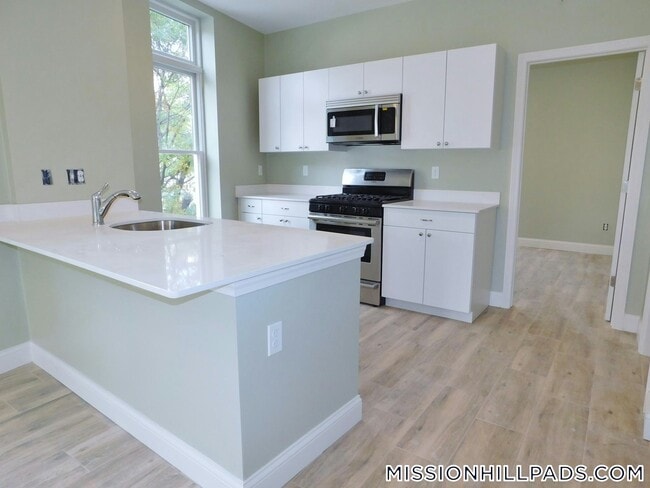 10 Roxbury St
