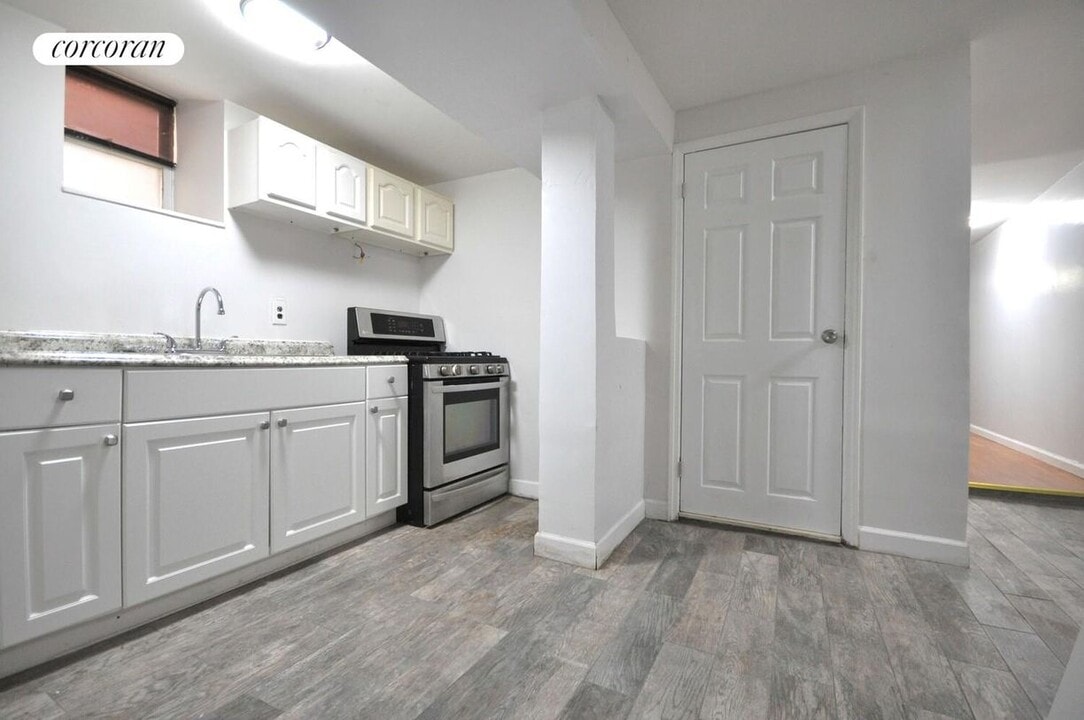 240 E 92nd St in Brooklyn, NY - Building Photo