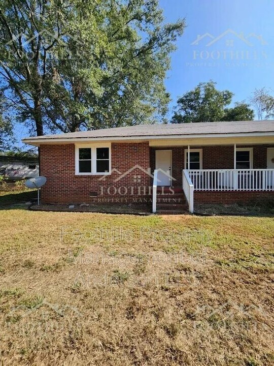 3311 Berry Ln in Anderson, SC - Building Photo