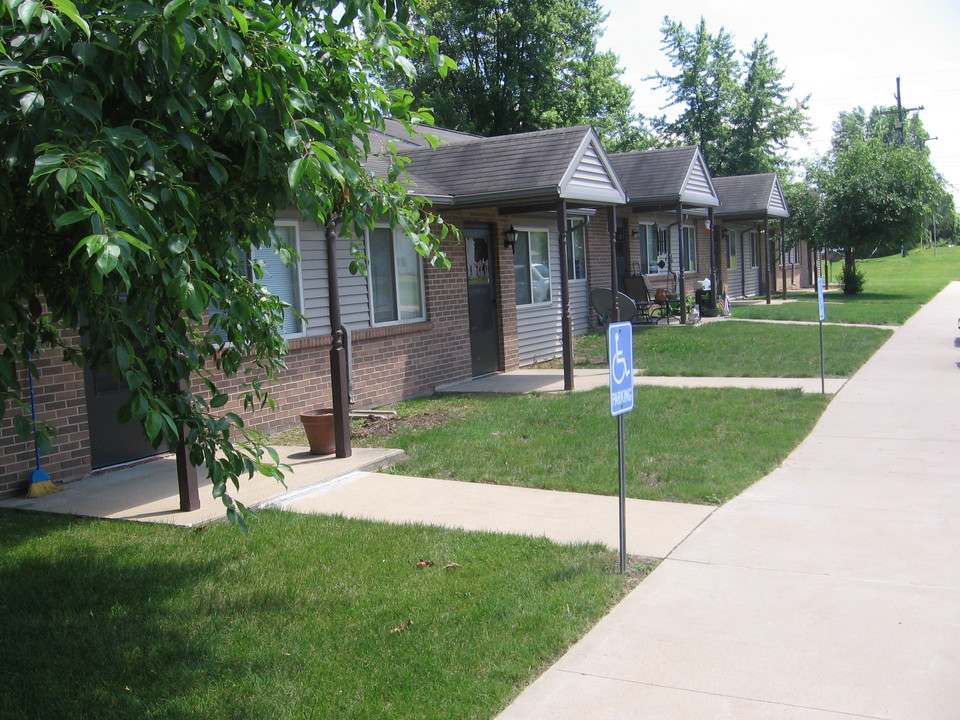 Fellowship Apartments in North Manchester, IN - Foto de edificio