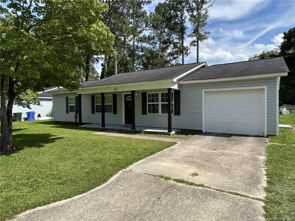6413 Worthington Dr in Fayetteville, NC - Building Photo