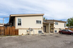 4807 26 Av NE in Calgary, AB - Building Photo