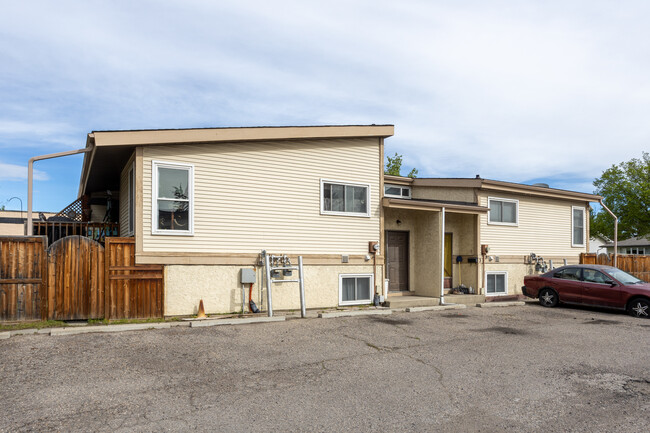 4807 26 Av NE in Calgary, AB - Building Photo - Primary Photo