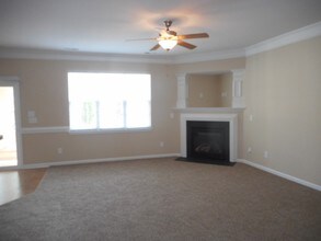 5279 Crosswinds Rd in McLeansville, NC - Foto de edificio - Building Photo