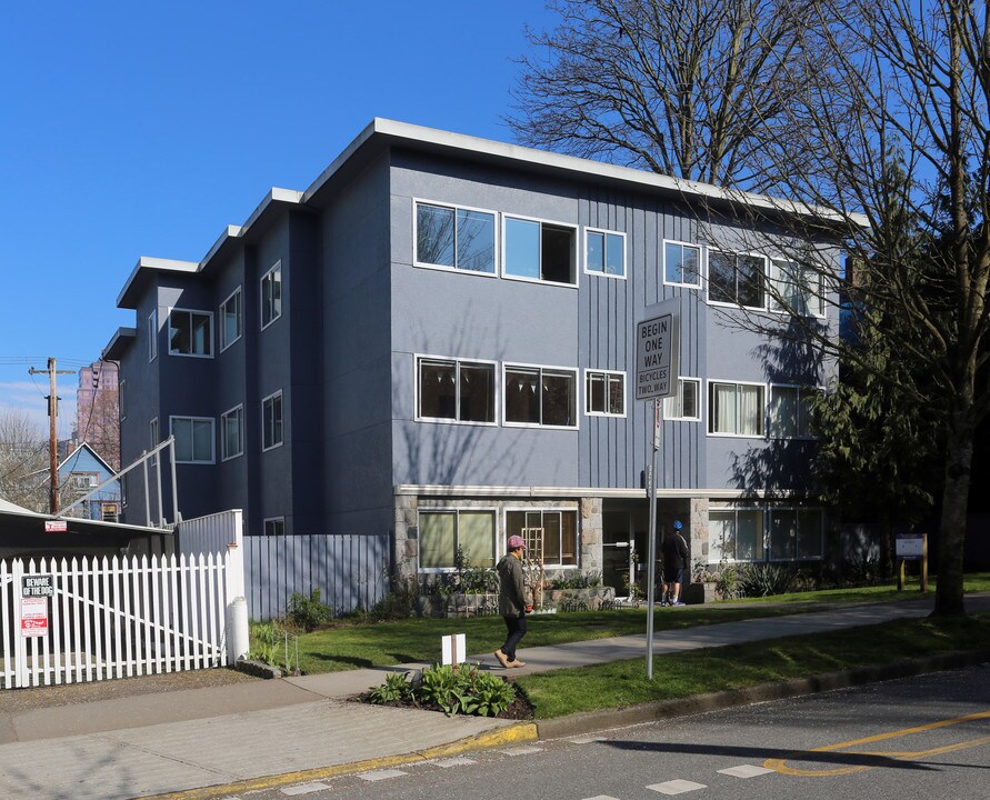 1547 Comox St in Vancouver, BC - Building Photo