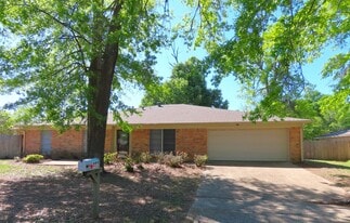 402 Muller Garden Rd in Tyler, TX - Building Photo