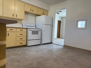 4210 S 49th St in Lincoln, NE - Foto de edificio - Building Photo