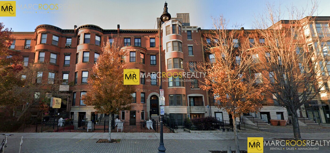 910 Beacon St, Unit 4 in Boston, MA - Foto de edificio
