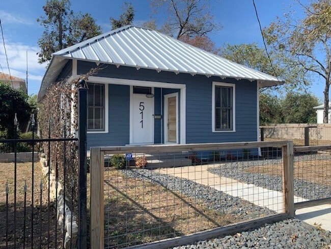 511 N Monumental St in San Antonio, TX - Building Photo - Building Photo