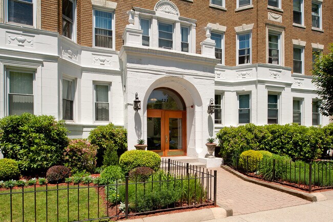 89 Park Dr in Boston, MA - Foto de edificio - Building Photo