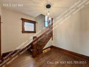 916 S 1st Ave in Sioux Falls, SD - Building Photo - Building Photo