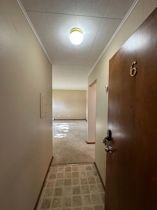 413 Merriam Ave S in Thief River Falls, MN - Building Photo