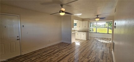 1506 Edgewater Cir in Ft. Myers, FL - Building Photo - Building Photo