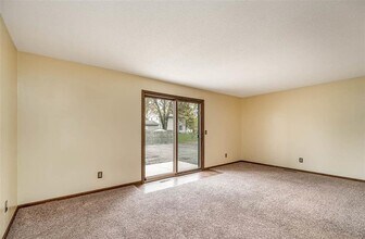 400 Heathermoor Dr in Midland, MI - Foto de edificio - Building Photo