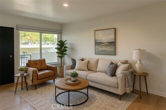 251 N Oakland Ave in Pasadena, CA - Building Photo - Building Photo