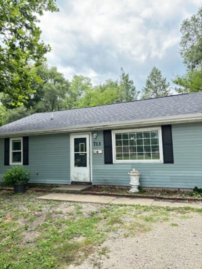 property at 713 N Maplewood Dr