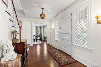 47 Greenacres Ave in Scarsdale, NY - Building Photo - Building Photo